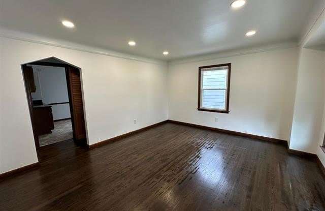 1829 Academy Street Gallery 3