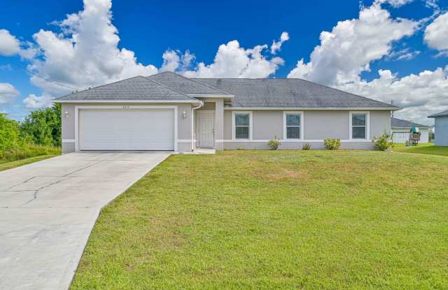 Modern Single-Family Home with 3 Bedrooms, Upgraded Kitchen, Walk-In Closet  Screened in Patio - PETS ALLOWED !! photos photos