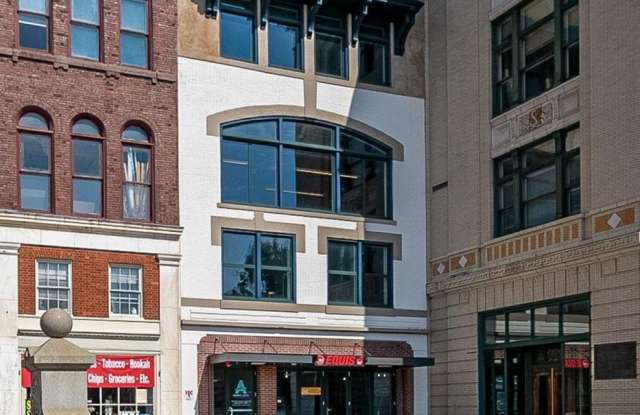 503 PENN Street Gallery 1