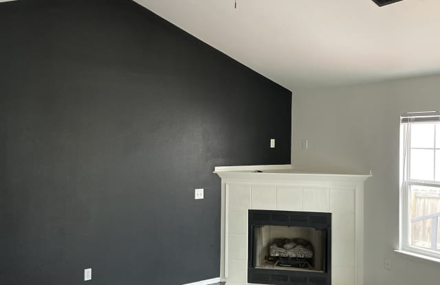 1607 Cresent St Gallery 3