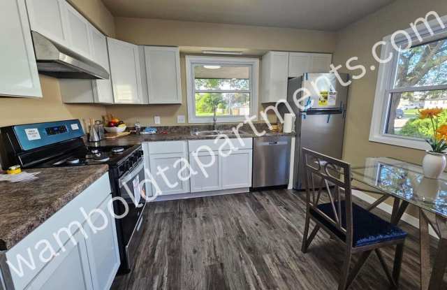 3 bedroom 1.5 bath house with HUGE 3 car detached garage! Gallery 4