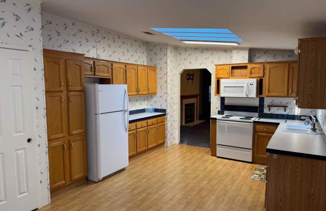 Double Wide Nestled on 5 Acres in Crawfordville Gallery 4