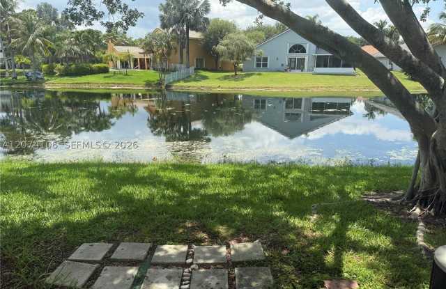 9454 Palm Cir S Gallery 2