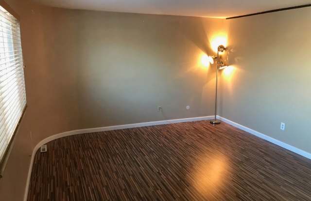 4818 E. Hinsdale Place Gallery 3