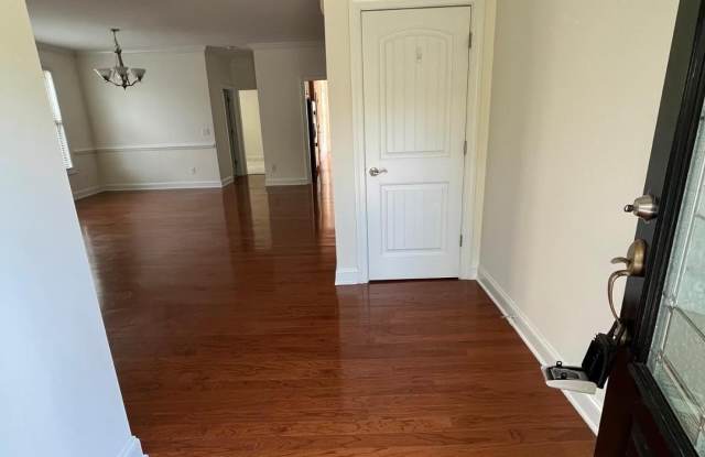 1005 Winterborne Drive Gallery 4