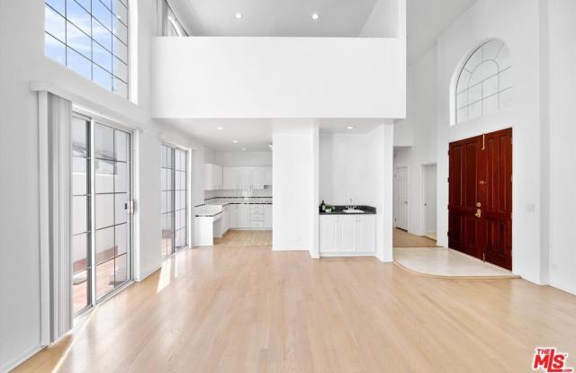 1338 Yale St Gallery 1