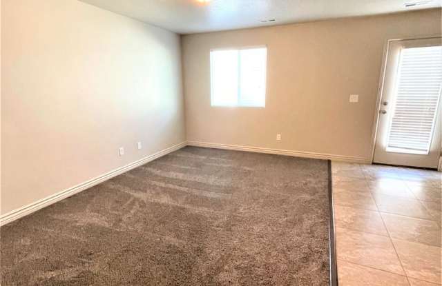 3 Weeks Free on a Spacious 3 Bed • 2.5 Bath Townhome in West Haven! Gallery 4