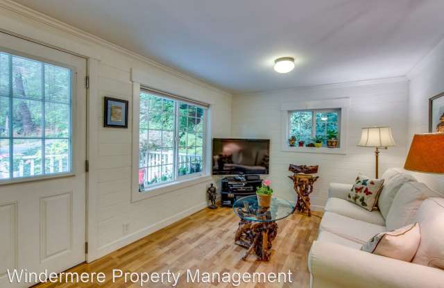 9331 NE Midway Gallery 4