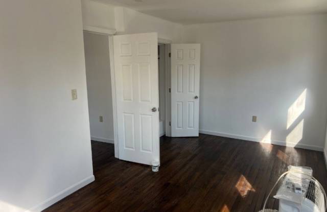1030 Frank St photos photos
