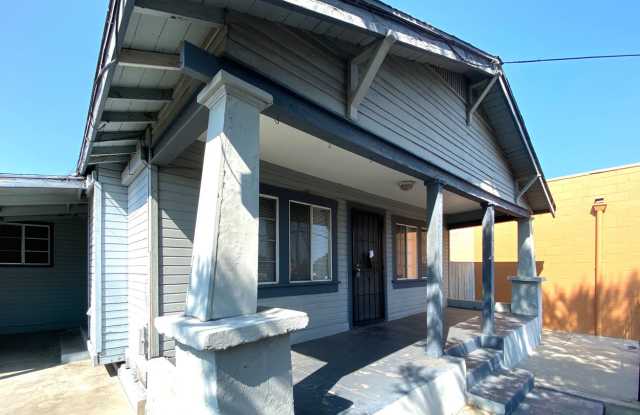 3 Bed 1 Bath House with Laundry Hookups and Off-Street Parking! photos photos 3 Bed 1 Bath House with Laundry Hookups and Off-Street Parking! photos photos