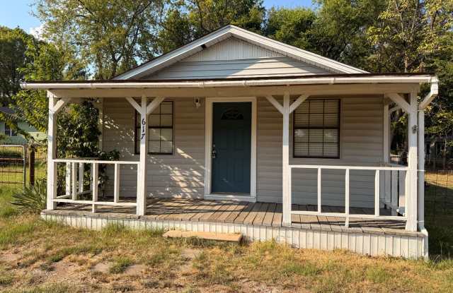 Large 2/2 Single Family Home in White Oak! Gallery 3