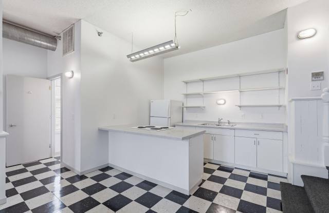 208 E Hennepin Ave Gallery 4