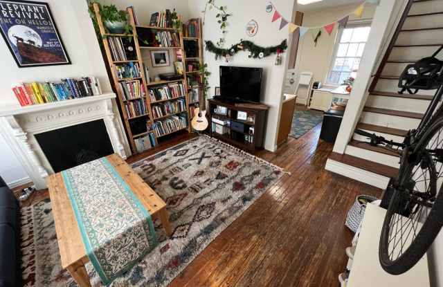 2BR HSE w/ HW Fl, W/D, Yard photos photos