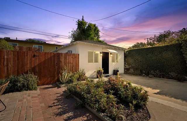 BRAND NEW 1BR + 1BA ADU / IN UNIT LAUNDRY / PRIVATE YARD / PARKING FOR ONE CAR - 5514 Simpson Avenue, Los Angeles, CA 91607
