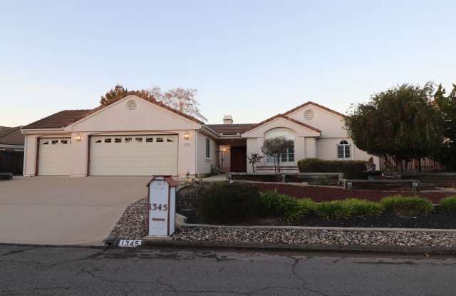 Lovely Mesa Oaks Four Bedroom photos photos