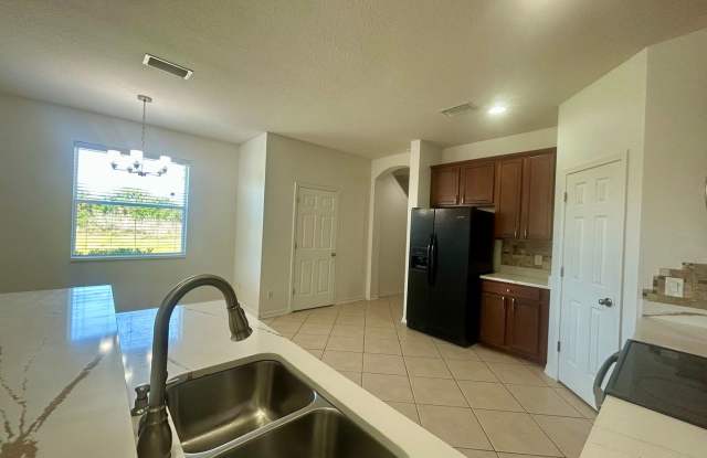 Beautiful Riverview Rental – Water, Sewer & Trash Included photos photos