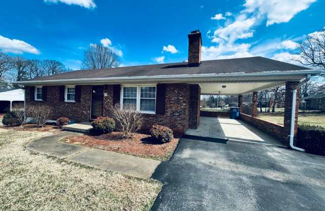 Charming Brick Ranch Home in Campbell County photos photos