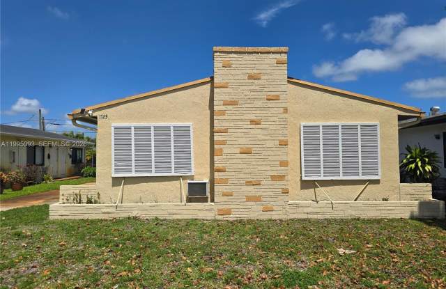 1723 Thomas St photos photos