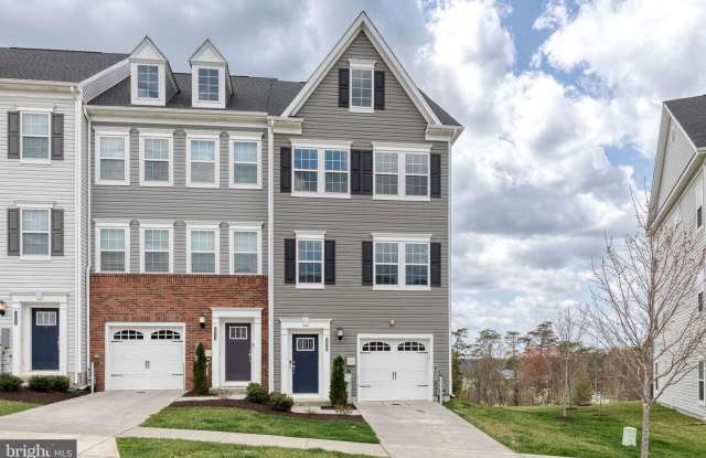 Step into a life of effortless elegance and elevated comfort in this 4bd 2/2bth, nearly new, end-unit townhome photos photos