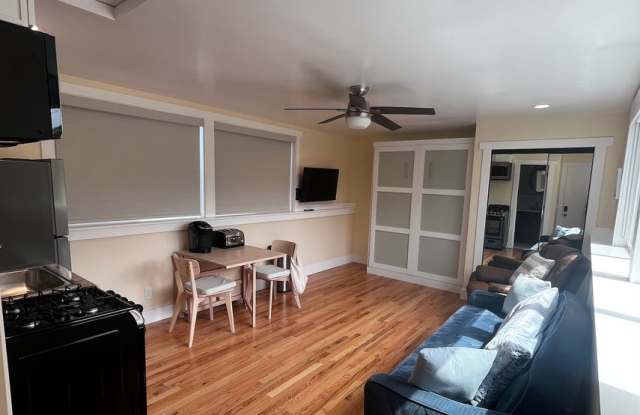 Fully Furnished Studio Available - Few Blocks From The Beach Gallery 3