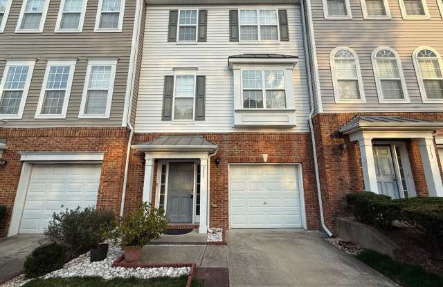 Stunning 3BD, 4BA Morrisville Townhome in an HOA Community with Premier Amenities  Near RDU Airport, Cary, Durham, and More! photos photos