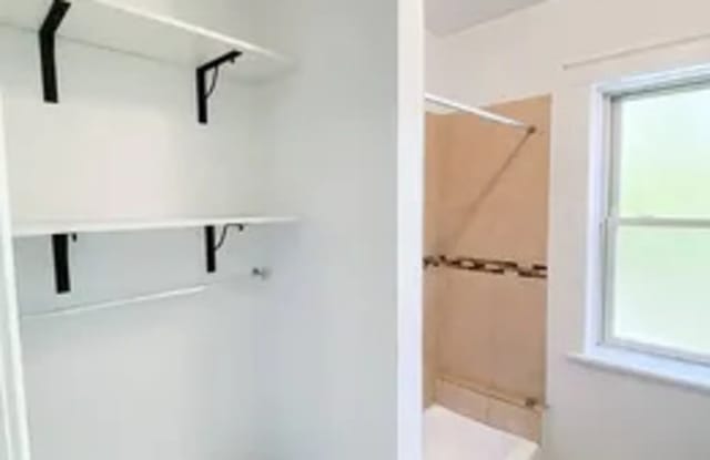 3546 North Wolcott Avenue Gallery 4