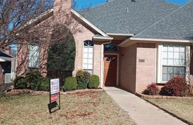 1810 Evergreen Court - 1810 Evergreen Court, Grapevine, TX 76051
