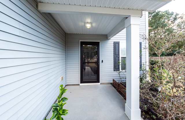 4 Bedroom, 2.5 Bathroom Home in St. Charles Place - Goose Creek Gallery 4