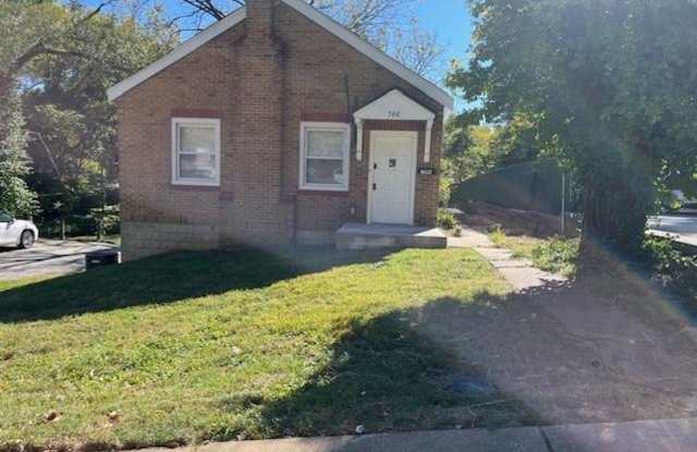 706 WESLEY AVENUE | FERGUSON 63135 Gallery 1