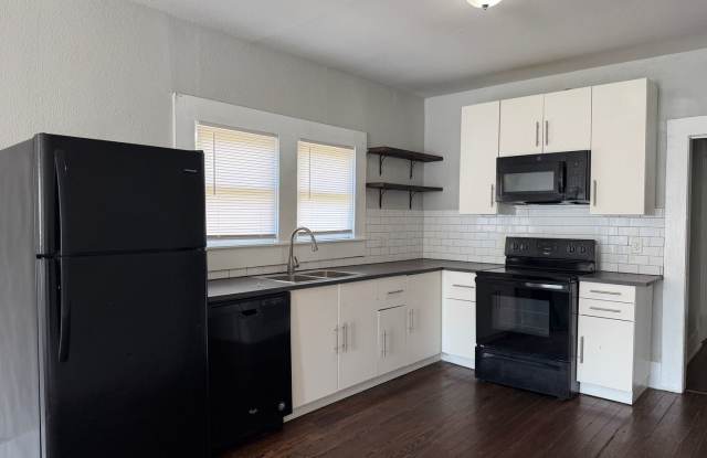 3-Bedroom Home Close to Downtown Gallery 1