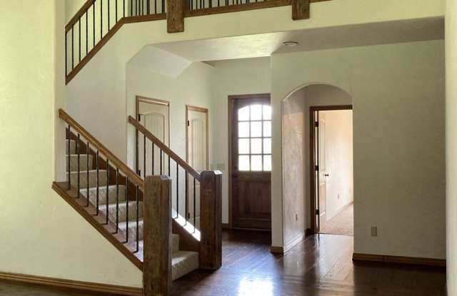 MOVE IN SPECIAL!! Gorgeous 4 Bedroom Home for Rent in Saddlebrooke, MO Gallery 4