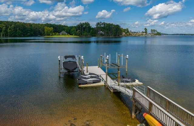 Rare Lake Murray rental located in Lexington! Fully Furnished 6 month lease Gallery 3