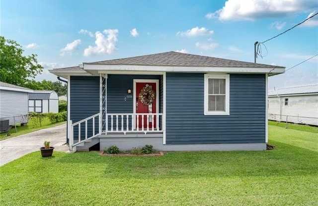 1151 AVENUE D Avenue - 1151 Avenue D, Westwego, LA 70094