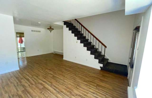 1 DOVER Court Gallery 4