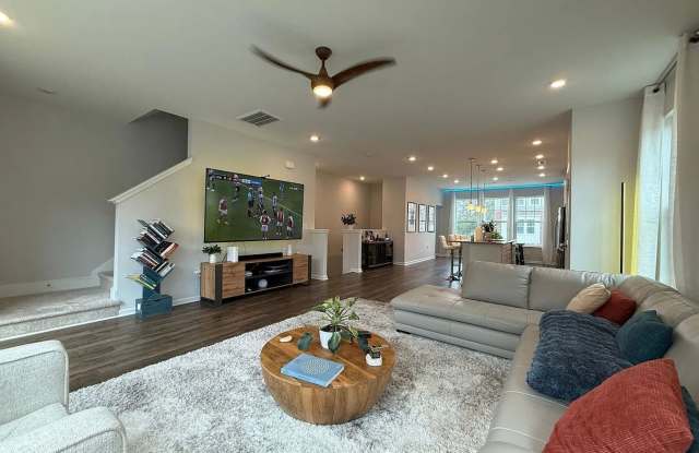 Spacious 4-bedroom, 3.5-bathroom townhome in Durham photos photos