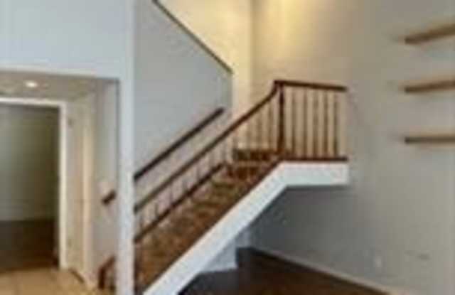 915 S Ridgecrest Circle Gallery 4