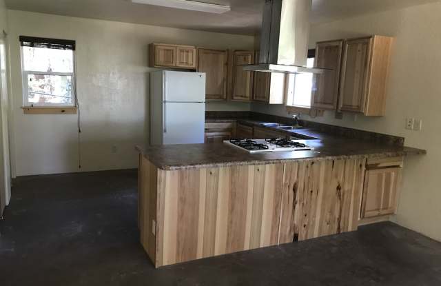 1703 E Arrowhead Ave photos photos