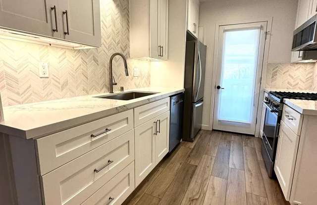 419 South Rexford Drive - UNIT 3 Gallery 4