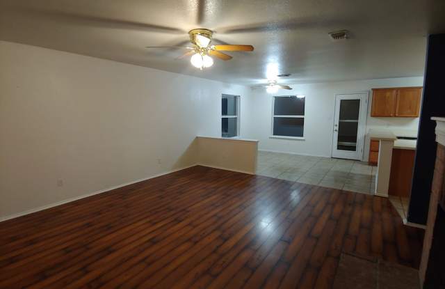 800 Lisa St Gallery 3