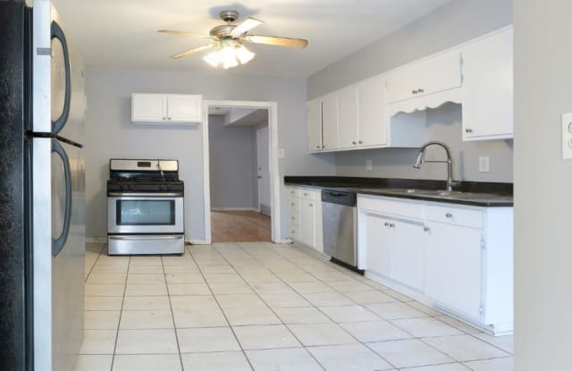 4139 N Western Gallery 4