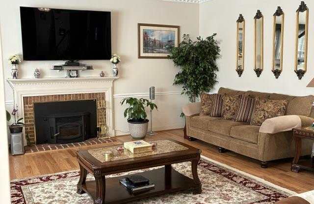 15714 CARLEE Court Gallery 4