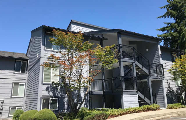 Top Floor Condo in Renton | Spacious 1 Bed, 1 Bath + Parking | Prime Location! Gallery 1