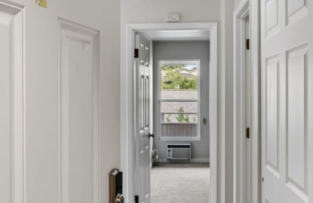 Fully Renovated Sun-Filled Downtown Bellevue Condo with Dual Balconies & Prime Walkable Location Gallery 3