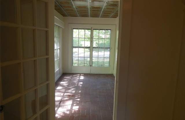 373 Claremont Gallery 3