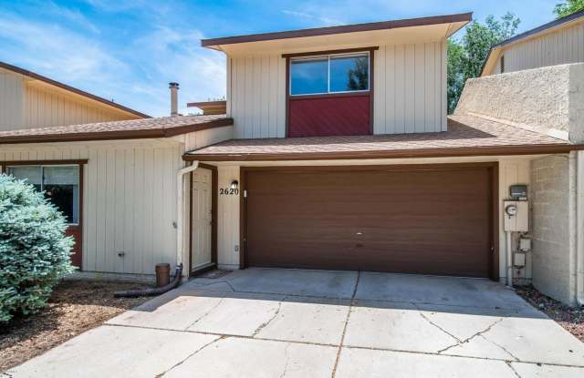 3 Bed/ 2.5 Bath Greenlaw Townhouse w/2 Car Garage! - Mountain Views! - Students & Pets OK! Avail. Aug 10th! photos photos