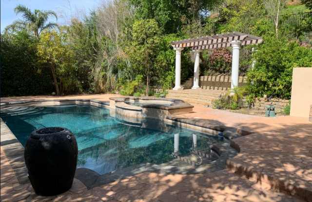Spectacular Mont Calabasas 5 bed, 5.5 bath Estate photos photos
