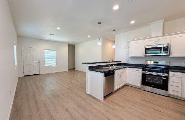 29 Palms Home with Solar Gallery 4