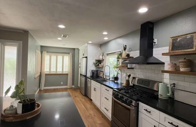 2751 Lakewood Place photos photos