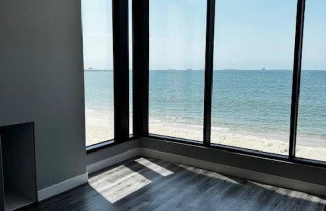 6117  East Seaside Way Gallery 3