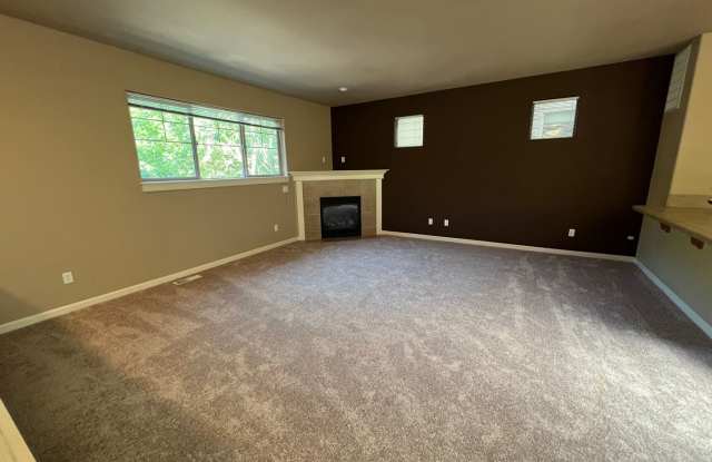 20744 SW Sister Lane ~ MOVE-IN SPECIAL 1/2 OFF First Month's Rent! Amazing Tri-Level Home Gallery 3